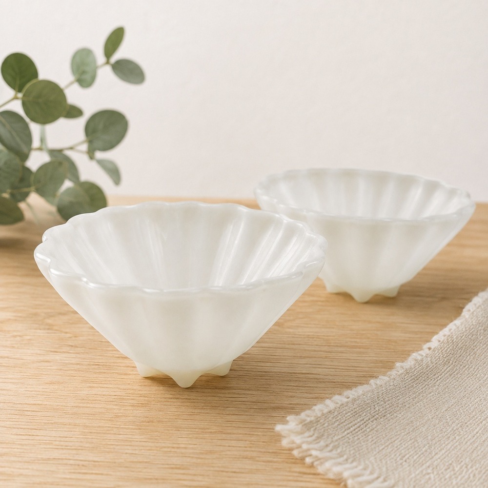 Vintage Milk Glass Scalloped Ribbed Bowls Set of 2 White Starburst Footed 5.5"